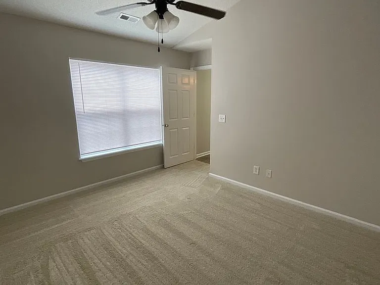 Meridian Park Apartments — Photo 292