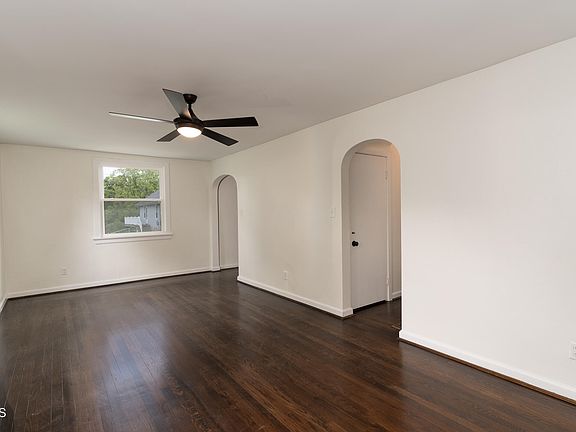 4th image of 18 Thatcher Ave