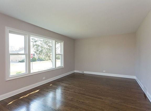 3rd image of 5025 Saint Paul Ct
