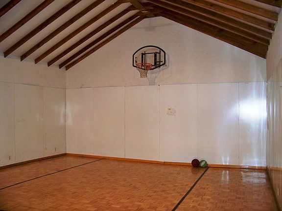 2nd image of 913 Apricot Ave