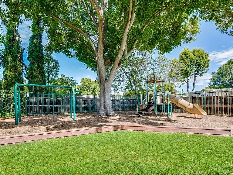 781 N Fair Oaks Ave #6 — Photo 41