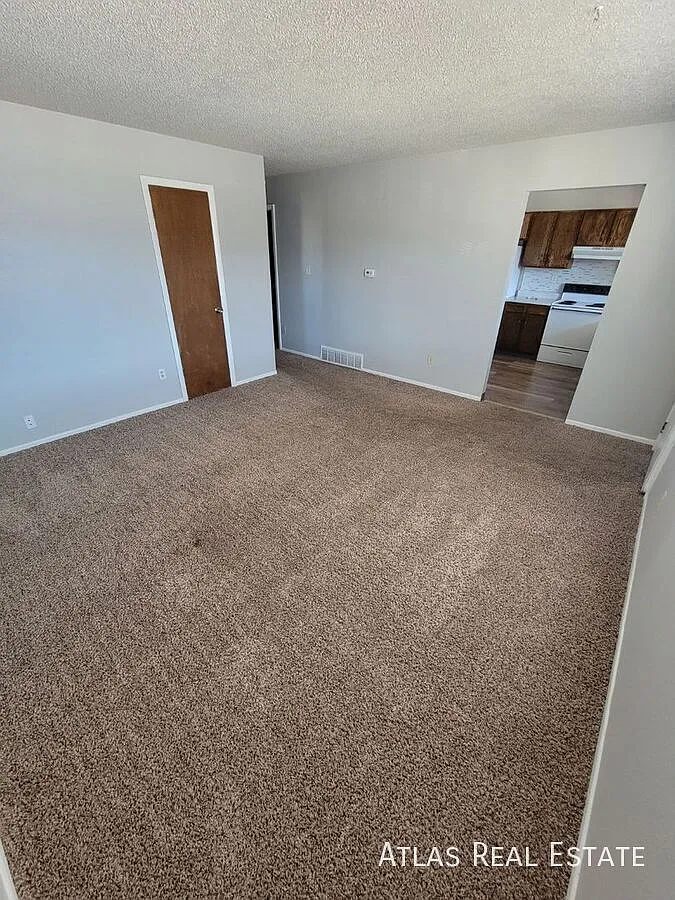 Building Photo - 1017 Delaware Dr #2