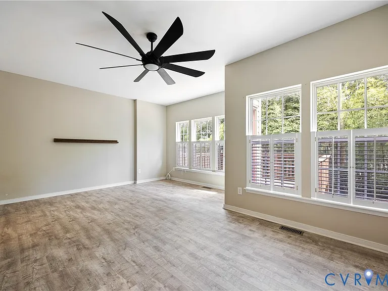 2805 Queensland Dr — Photo 24