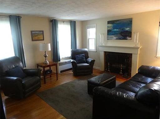 3rd image of 4 Brentwood Dr