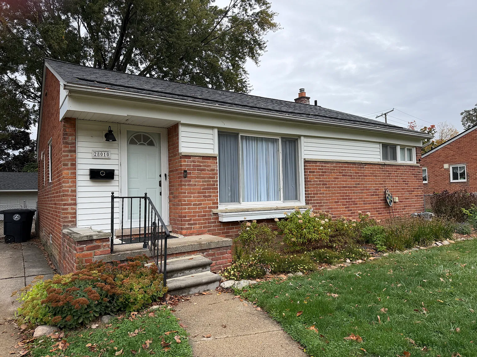 3 bed, 1100 sqft, $2,200 — Photo 1