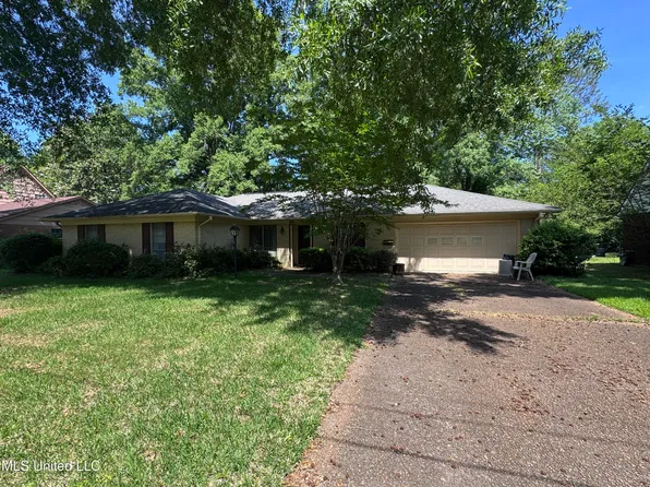 5120 Shirlwood Dr, Jackson, MS 39211