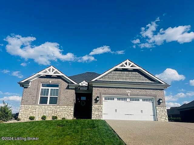 1st image of 621 E Woodlake Cir