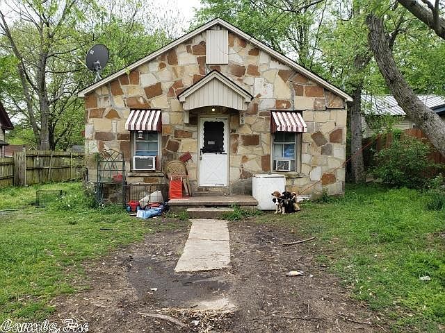 1st image of 560 Searcy St