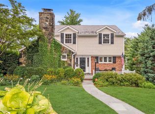 15 Groton Ln, Manhasset, NY 11030