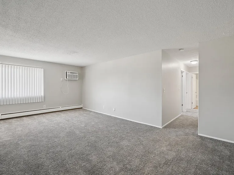 Rochester Square Apartments — Photo 11