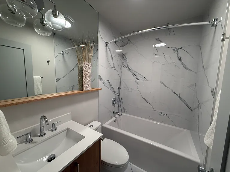 2111 W Augusta Blvd #1W — Photo 4