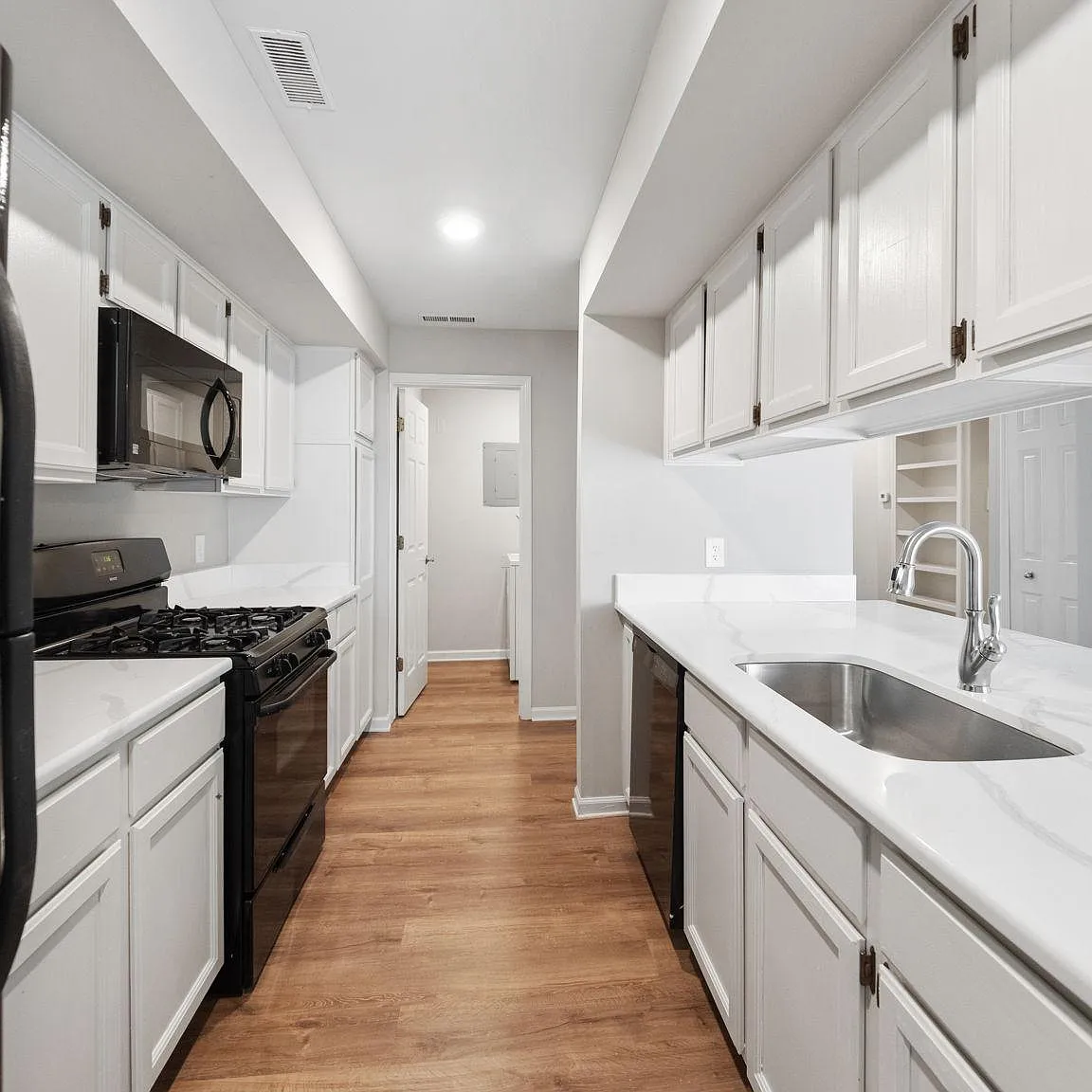 2 bed, 1414 sqft, $1,850 — Photo 2