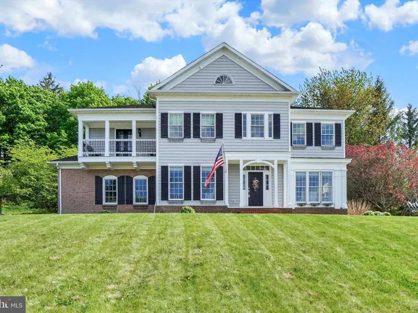 3165 Rexwood Dr, Glen Rock, PA 17327