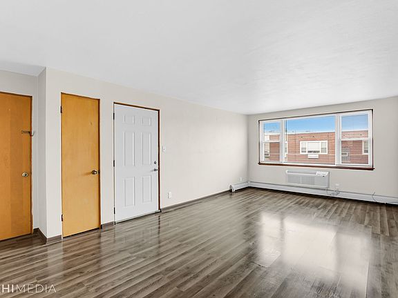 2nd image of 1317 Calumet Ave APT 4