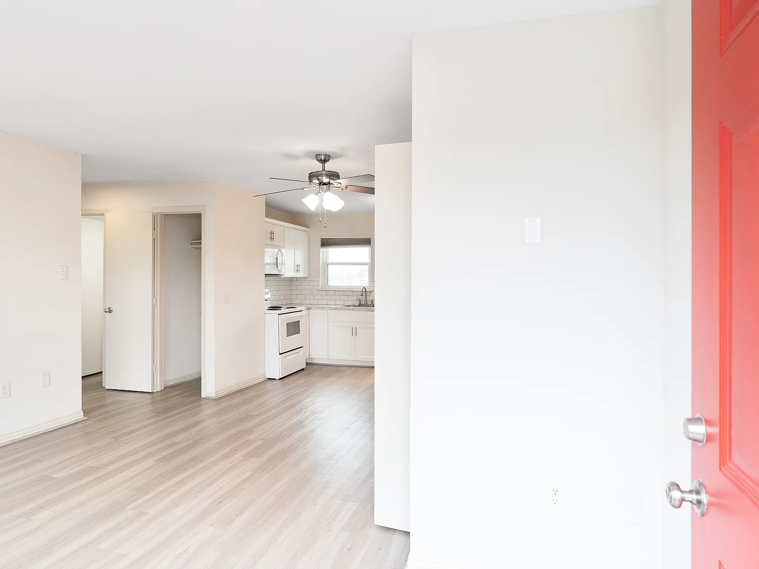 3514 Scott St — Photo 2