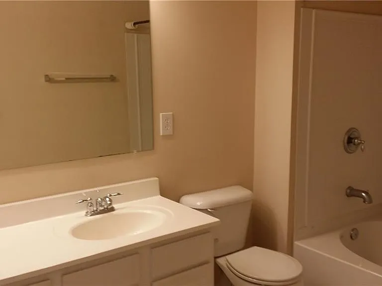 2199 Landing Walk Dr — Photo 10