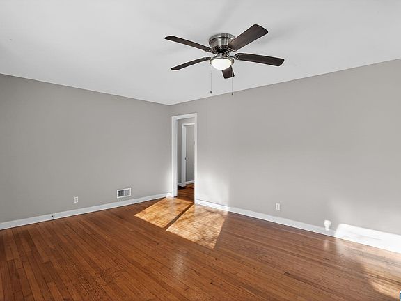 5th image of 516 Lilac Dr