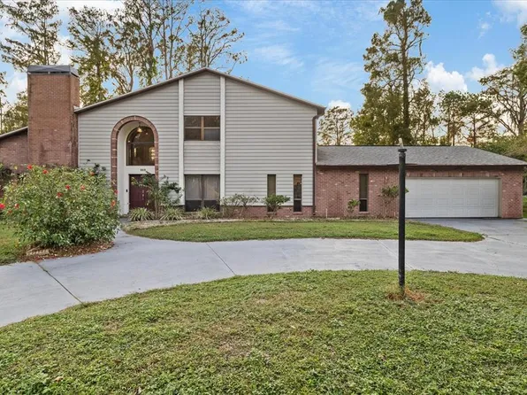 223 S Riverhills Dr, Temple Terrace, FL 33617