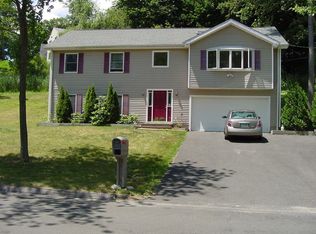 7 N Lake Shore Dr, Brookfield, CT 06804
