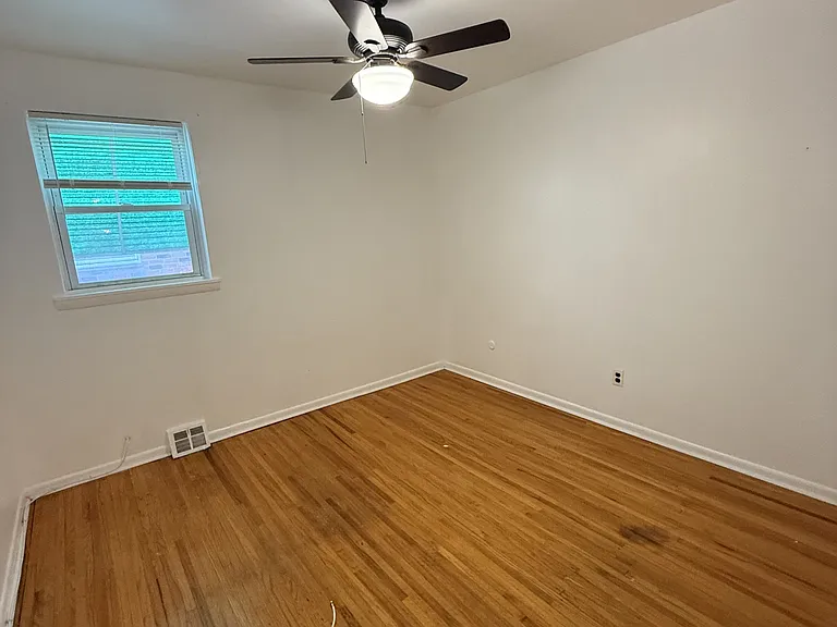 8835 Roosevelt Blvd — Photo 5