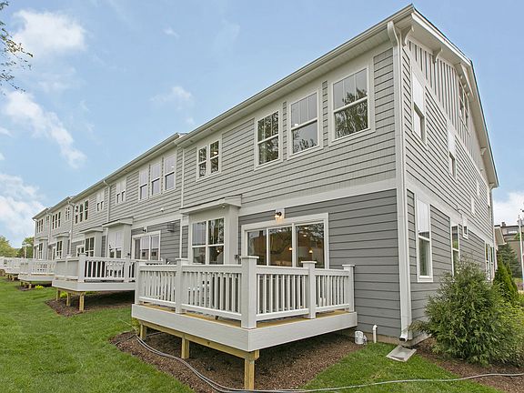 2nd image of 656 Riverbank Drive Geneva Il
