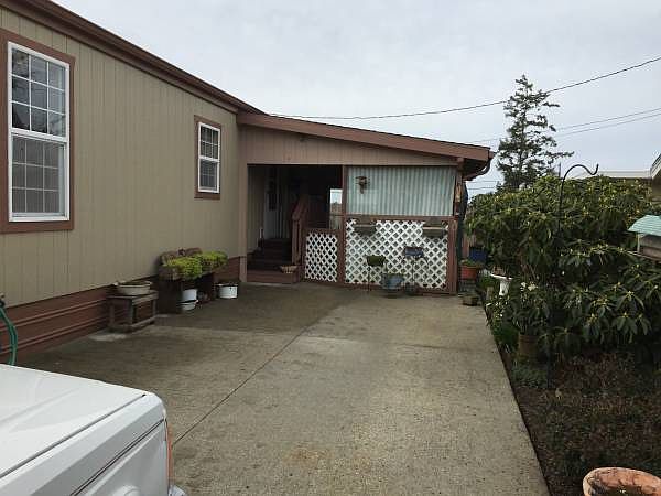 2nd image of 825 Broadway Ave