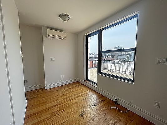 4th image of 331 E 9th St #P1
