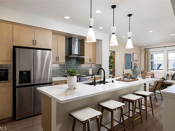 2nd image of 153 S Iris