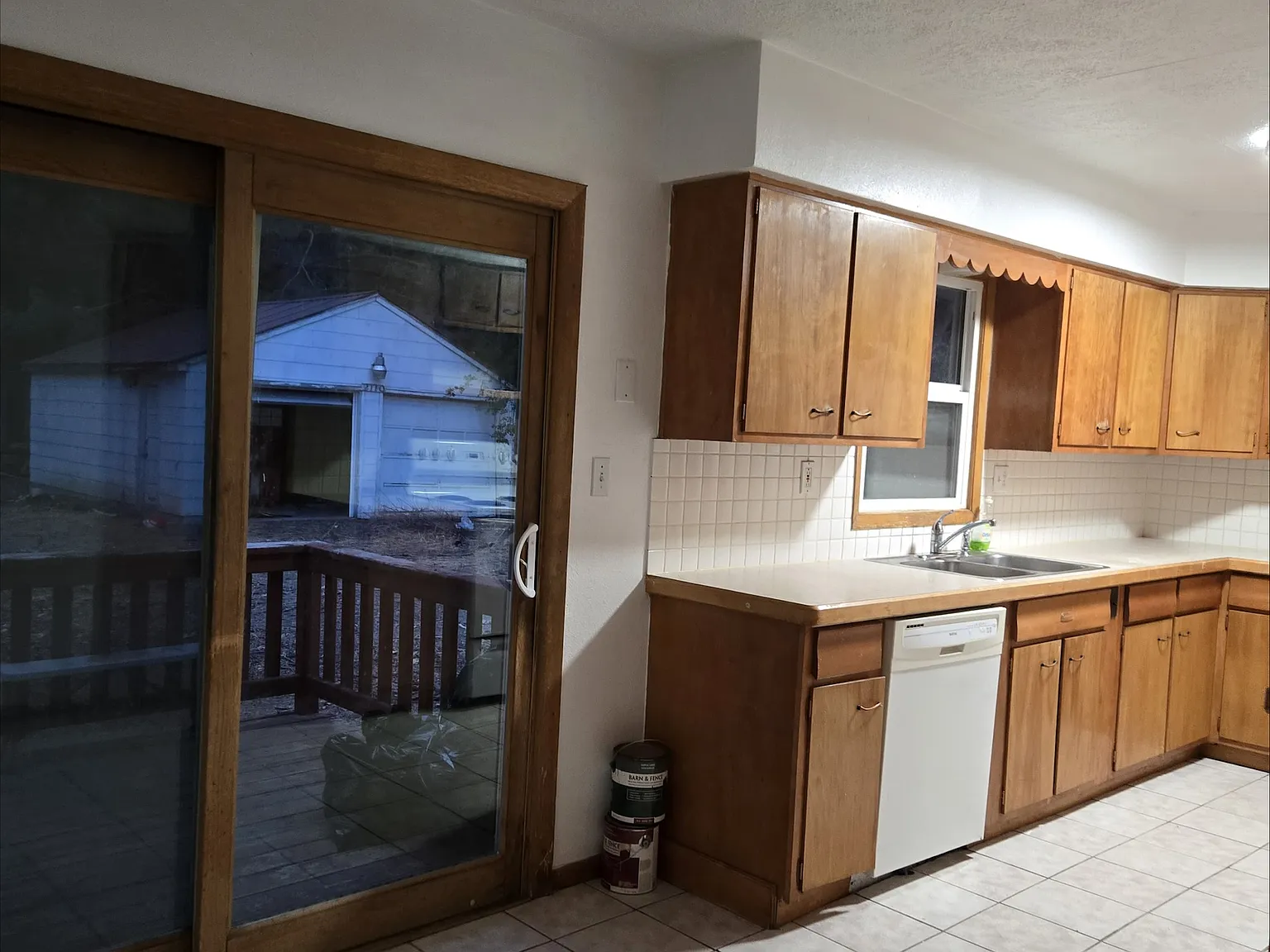 5 bed, 1915 sqft, $2,100 — Photo 2