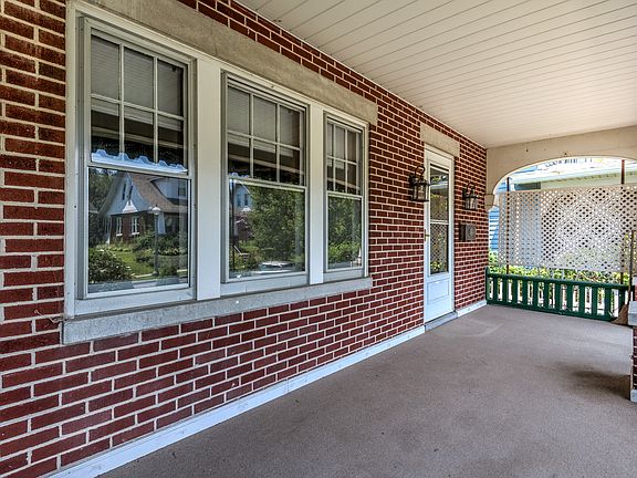 4th image of 141 W Caracas Ave