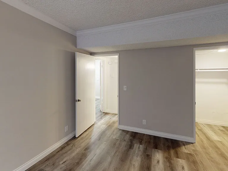 Hamel Granada Apartments..Gorgeous Apartment Available...CALL NOW! — Photo 13