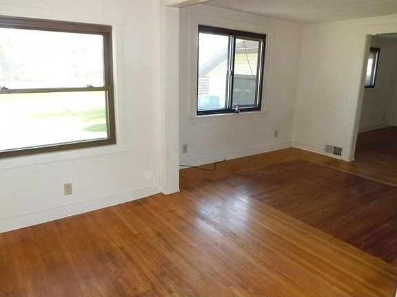 2nd image of 1169 Magnolia Ave