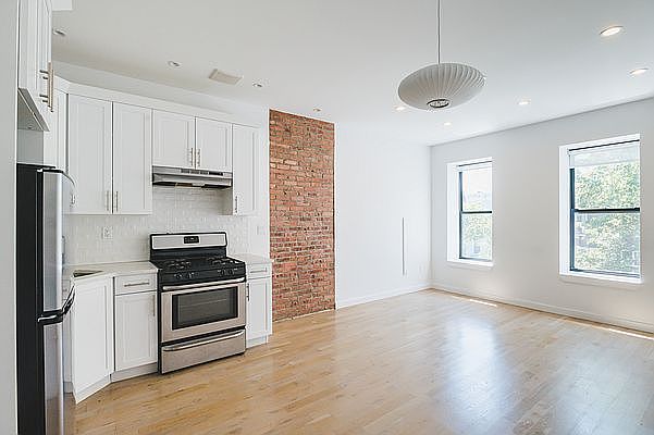 1st image of 481 Hancock St #3