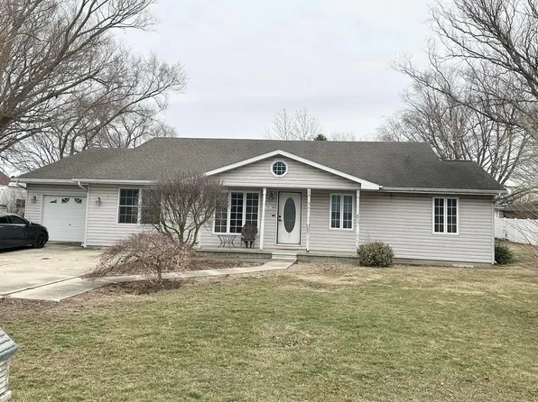 330 N Jacques St, Arcola, IL 61910