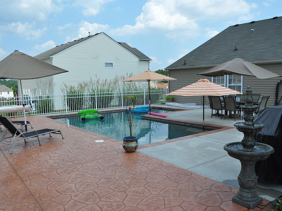 1st image of 419 Brookhollow Dr