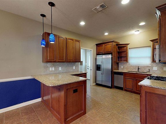 3rd image of 3423 Garrett Ln