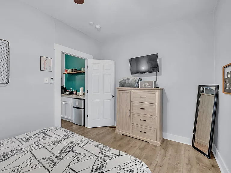 2320 Mistletoe St #B — Photo 3