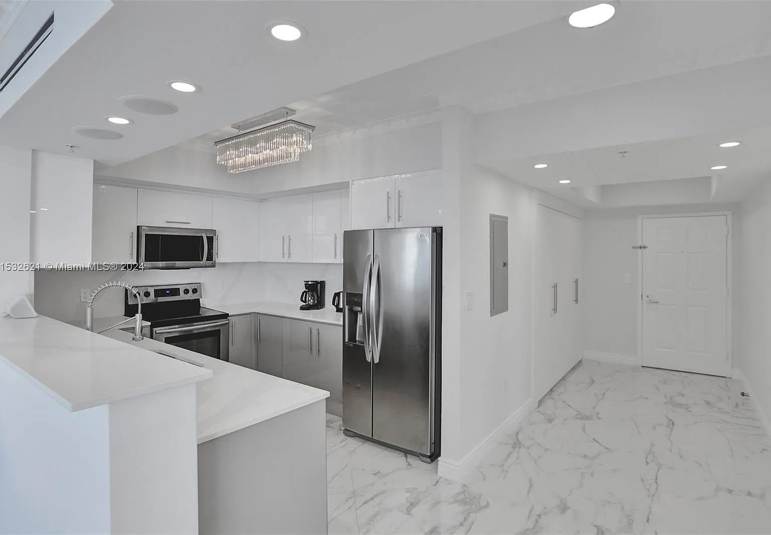La Perla Condo — Photo 3