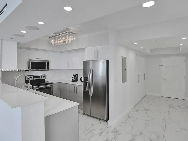 16699 Collins Ave #2209 — Photo 3