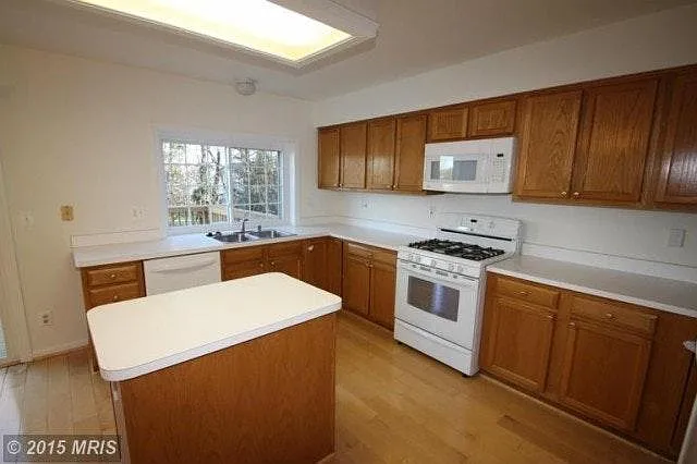 21022 Coach House Square — Photo 3