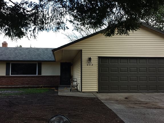 2nd image of 203 SE 148th Ave