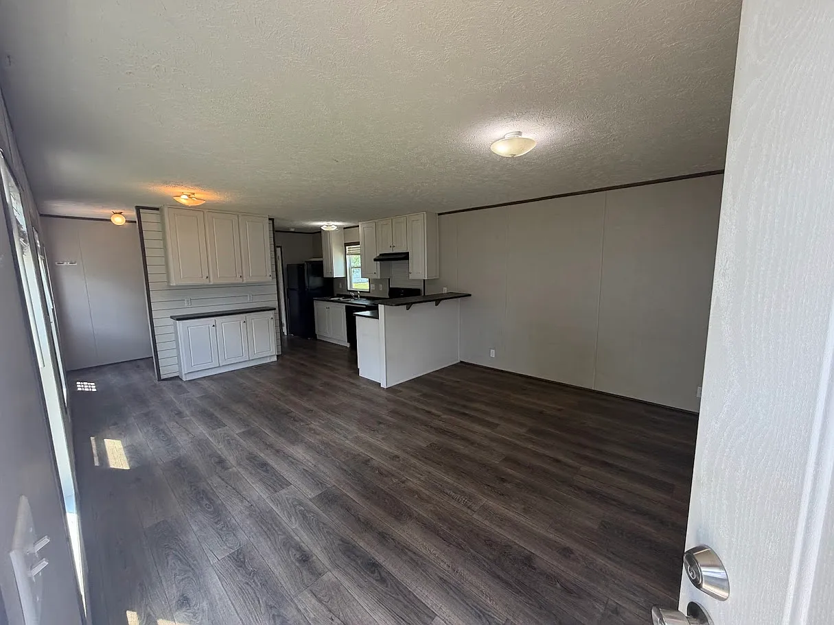 3 bed, 924 sqft, $999 — Photo 3