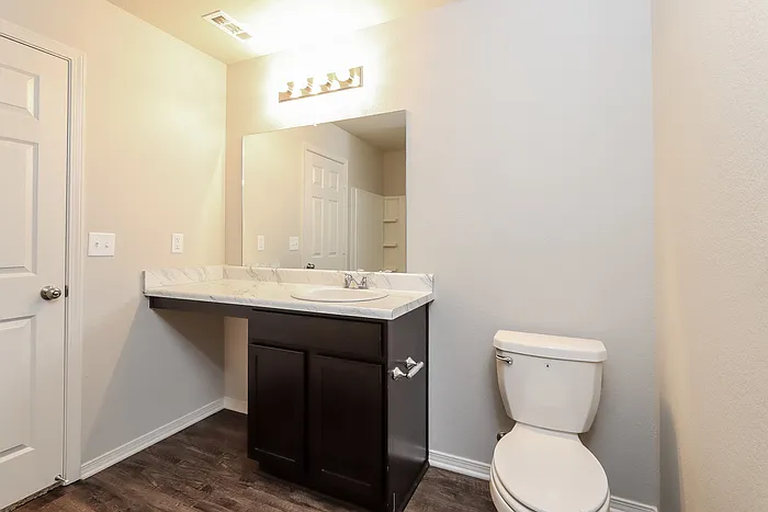 2048 Bentwood Dr — Photo 6