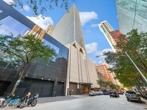 111 E Chestnut St APT 49D, Chicago, IL 60611