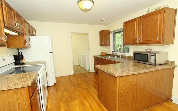 4th image of 929 Bryn Mawr Ave