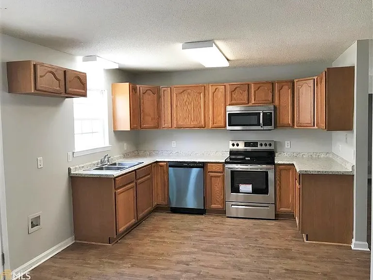 104 Harden Rd — Photo 2