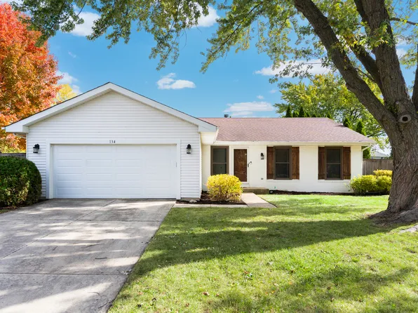 134 S Whispering Hills Dr, Naperville, IL 60540