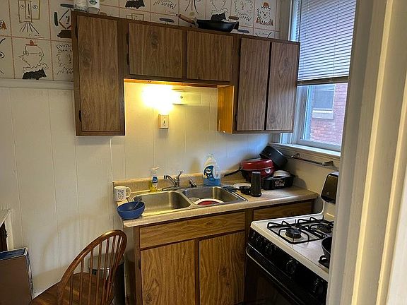 4th image of 2350 Stratford Ave