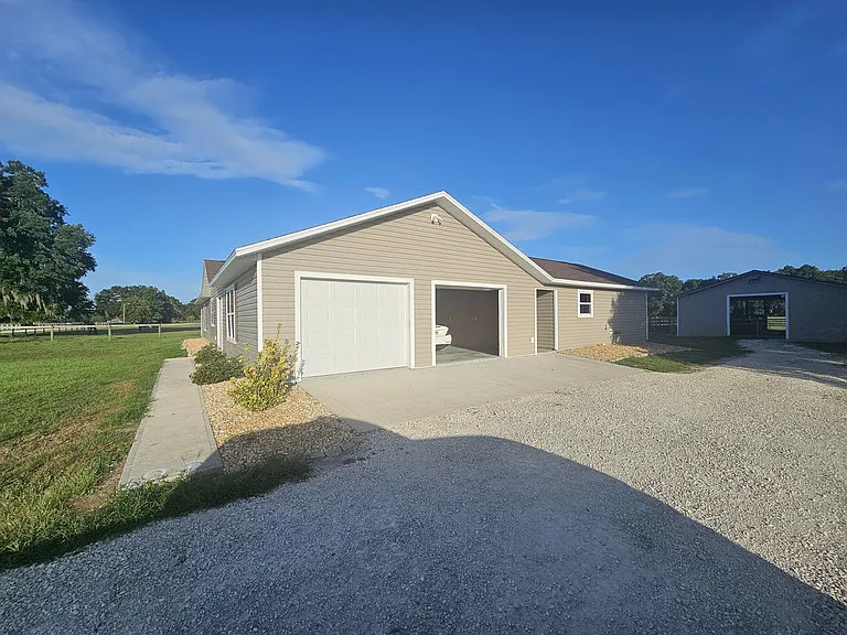 2257 SE 37th Rd — Photo 1