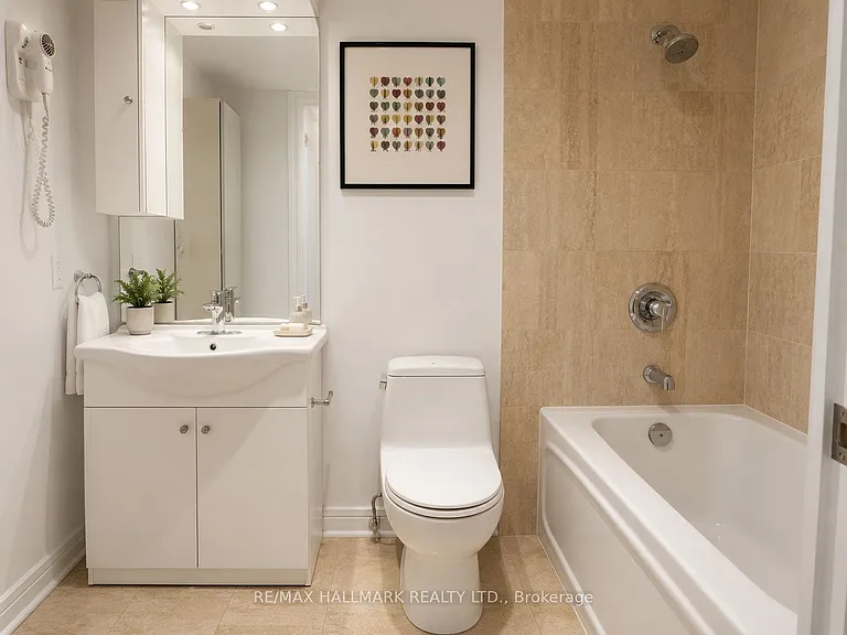 18 Harrison Garden Blvd #2609 — Photo 8